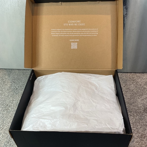 Naturalizer Joy White Leather Block Heel Sandal - Size 7 (NIB) - Picture 15 of 16